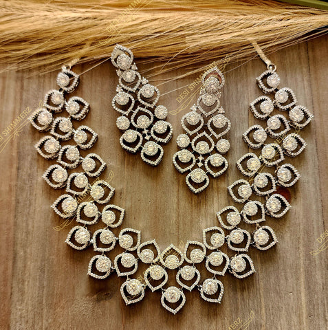 Sharadha Necklace and Earring Set