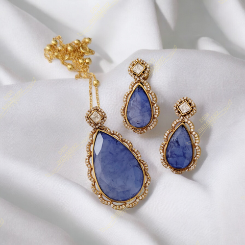 Vanya Spark Pendant Earrings Set