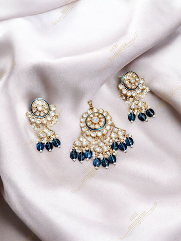 Siyana Sparkling Pendant Earrings Set