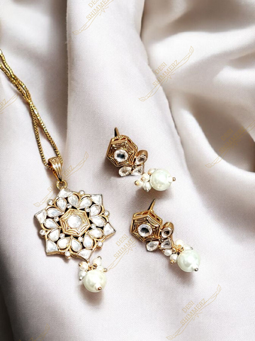 Myra Eclat Pendant Earrings Set