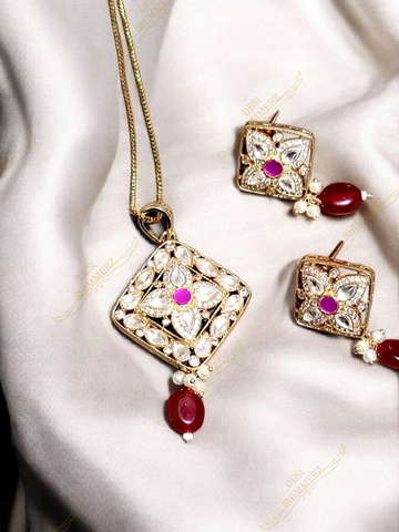 Viaara Royal Pendant Earrings Set