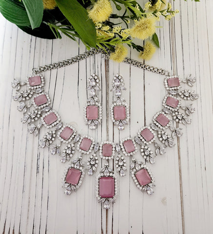 Charu Necklace and Earrings Set